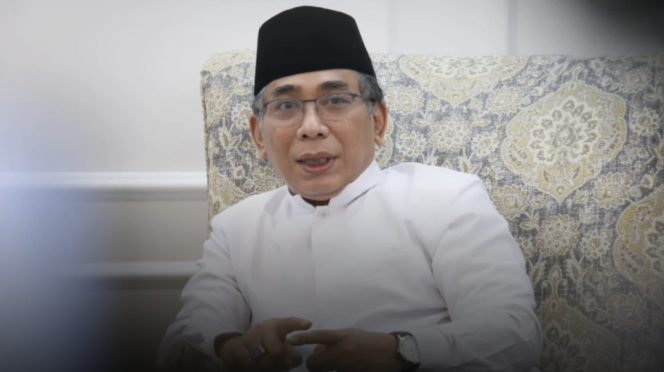 
 Ketua Umum PBNU KH Yahya Cholil Staquf usai umumkan awal Ramadhan 1443 H di Gedung PBNU Jakarta, Jumat (1/4/2022). Sumber Foto: NU Online/Suwitno