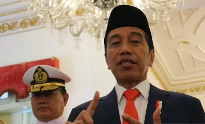 
 Presiden Joko Widodo (Jokowi) didampingi Panglima TNI Laksamana Yudo Margono menyampaikan pernyataan kepada wartawan, di Istana Negara, Jakarta, Rabu (28/12/2022). ANTARA/Desca Lidya Natalia
