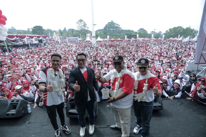 
 Disdik Jabar Luncurkan Aplikasi SIGESIT JUARA, Ridwan Kamil : Guru Jangan Hanya Mengajar Kurikulum, Tapi Cinta Anak Didik