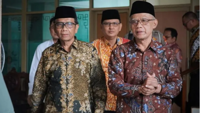 
 Menteri Koordinator Bidang Politik, Hukum, dan Keamanan (Menkopolhukam) Mahfud MD berkunjung ke kantor Pimpinan Pusat (PP) Muhammadiyah, Yogyakarta, Senin (3/4/2023). ANTARA/HO-PP Muhammadiyah/aa