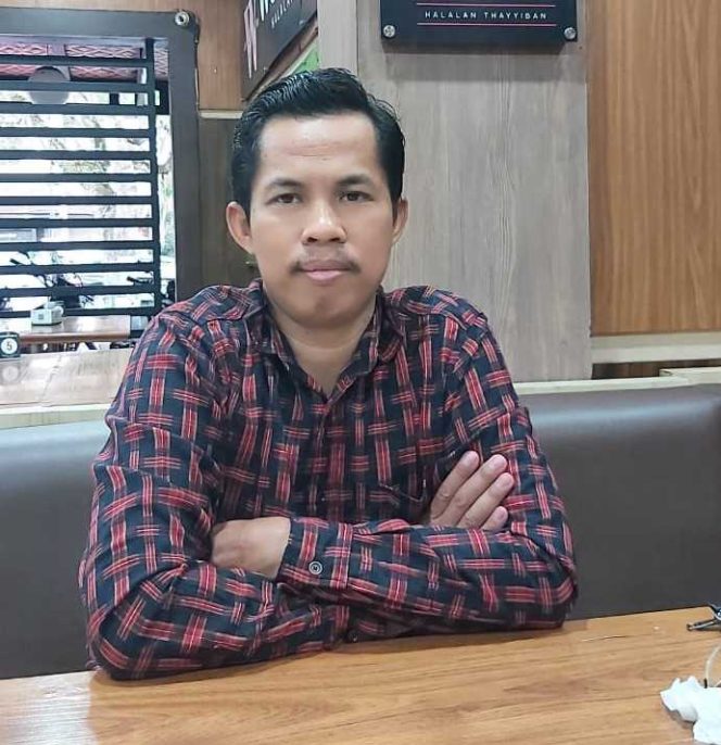 
 H. Suraji di salah satu rumah makan di Kota Bandung. Foto : Istimewa.
