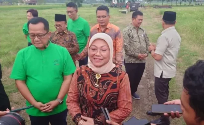 
 Menteri Ketenagakerjaan Ida Fauziyah usai Groundbreaking Pembangunan SMK Asy-Syarif Mitra Industri di Mojokerto, Jawa Timur, Jumat (8/3/2024). ANTARA/HO-Kemnaker/am.