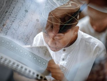 Siswa SMAN 1 Cililin menulis mushaf Al-Qur'an di sekolah, Rabu (27/3/2024).Foto : Istimewa.
