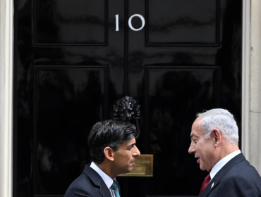 Perdana Menteri Inggris Rishi Sunak menyambut Perdana Menteri Israel Benjamin Netanyahu di Downing Street di London, Inggris 24 Maret 2023. Foto : REUTERS.