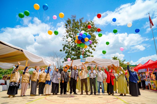 
 Plh. Kadisdik Jabar, M. Ade Afriandi membuka kegiatan 