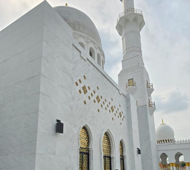 
 Pentingnya Memakmurkan Masjid